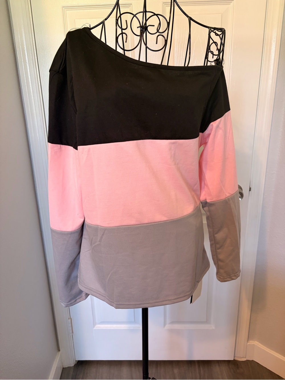 Colorblock Off-Shoulder Sweatshirt - Black Pink Gray